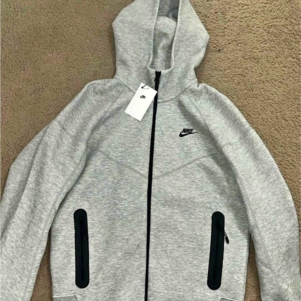 Nike Light Gray Hooded Full-Zip Jacket with Black Accents